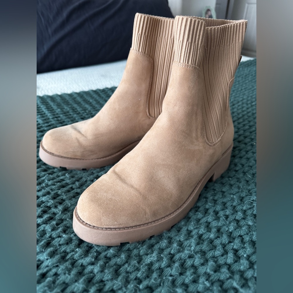Tan Old Navy Chelsea Boot